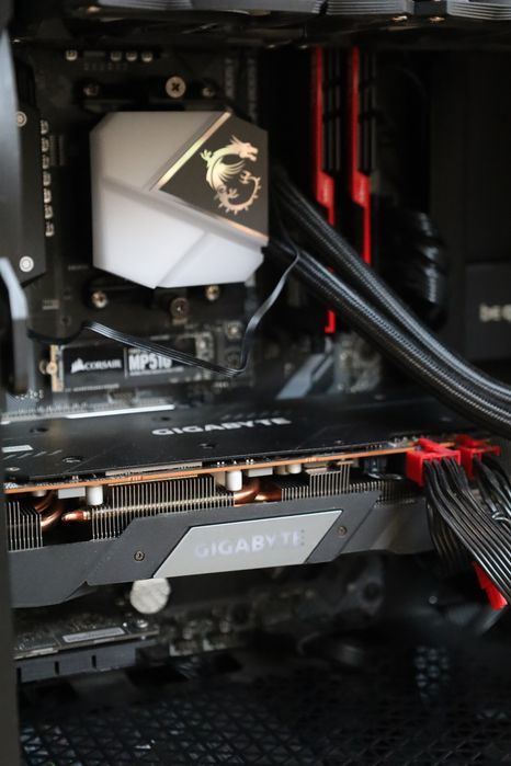 Komputer stacjonarny RX5700XT Ryzen 5800X3D 32GB DDR4 1TB SSD