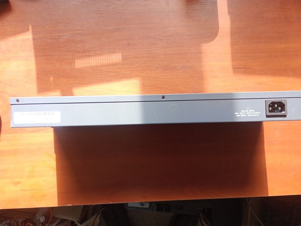 Комутатор 24 порта HP ProCurve Switch 1700-24 (J9080A)