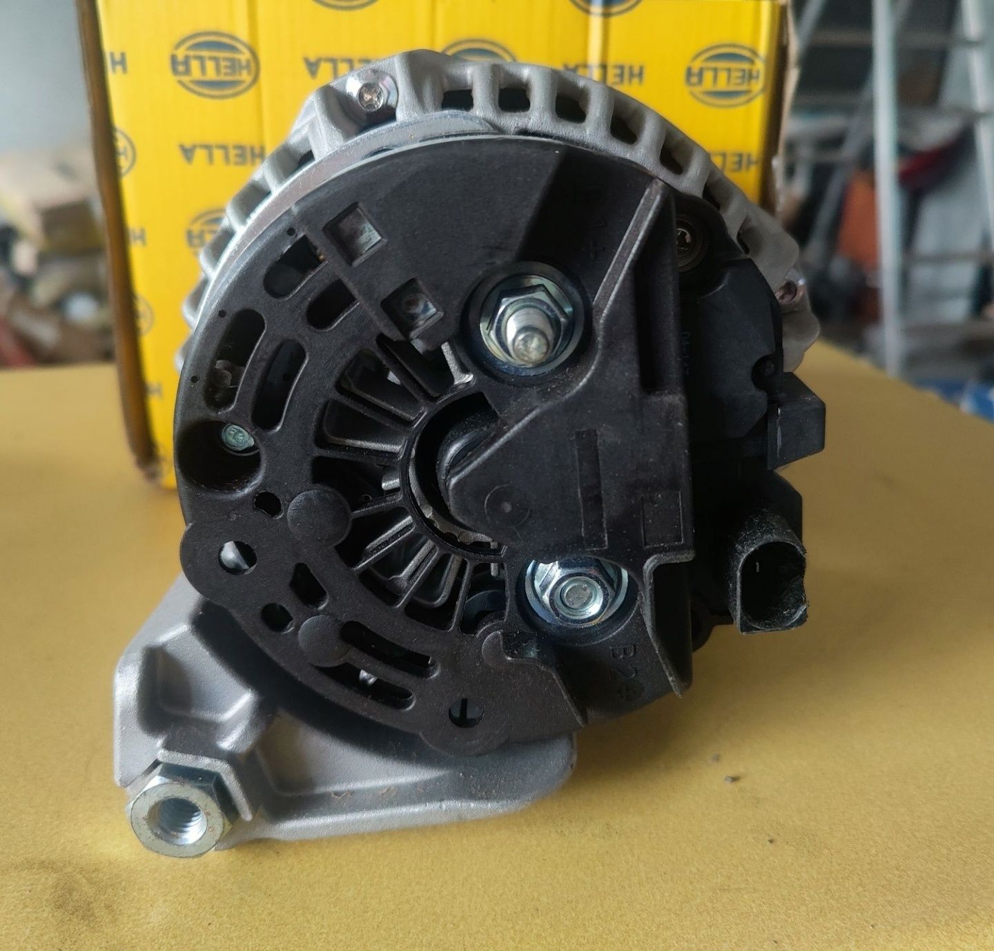 BMW E46 E60 E68 E83 2.5 3.0 benzyna nowy alternator Hella