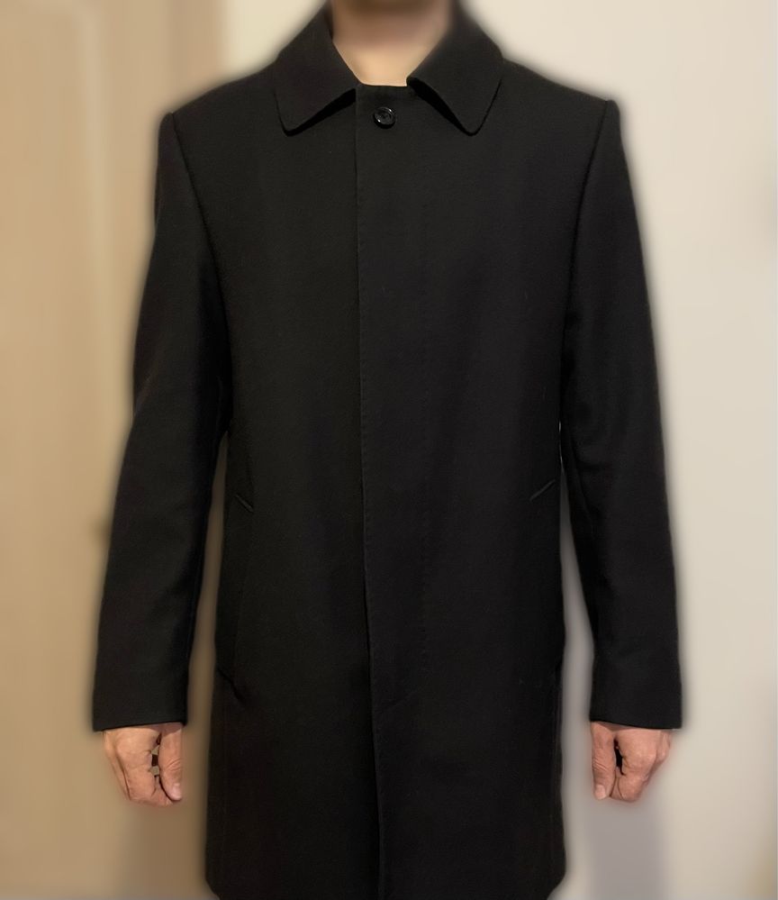 Мужское пальто черного цвета