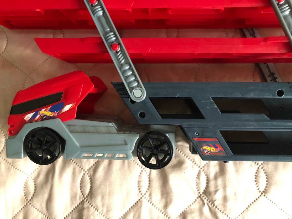 Hot Wheels Трейлер-автовоз на 50 машинок Транспортер Вантажівка