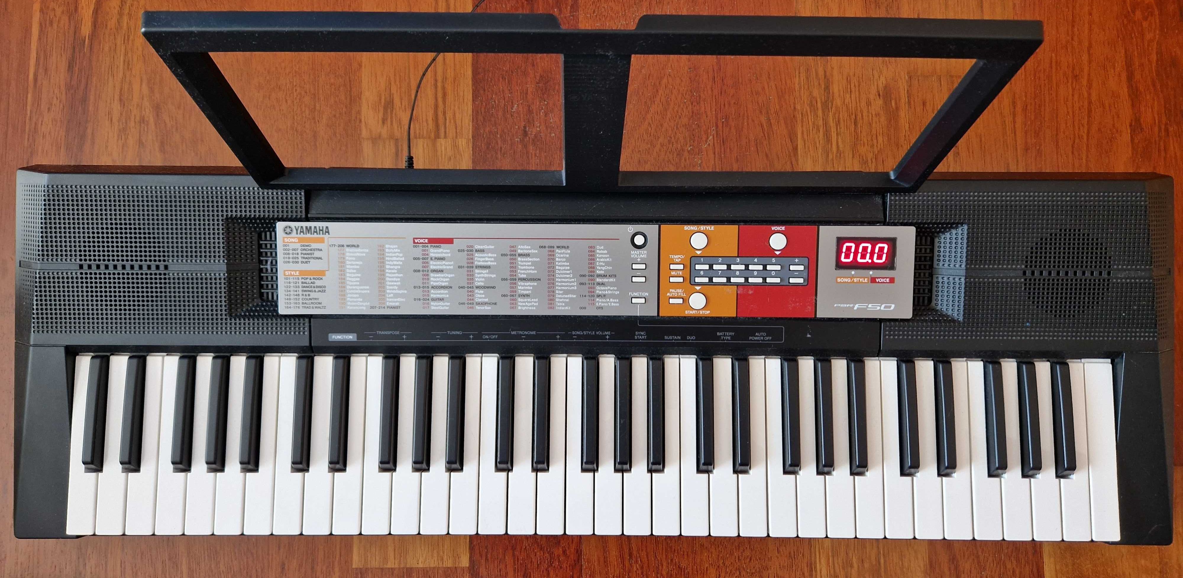 Keyboard YAMAHA PSR - F50