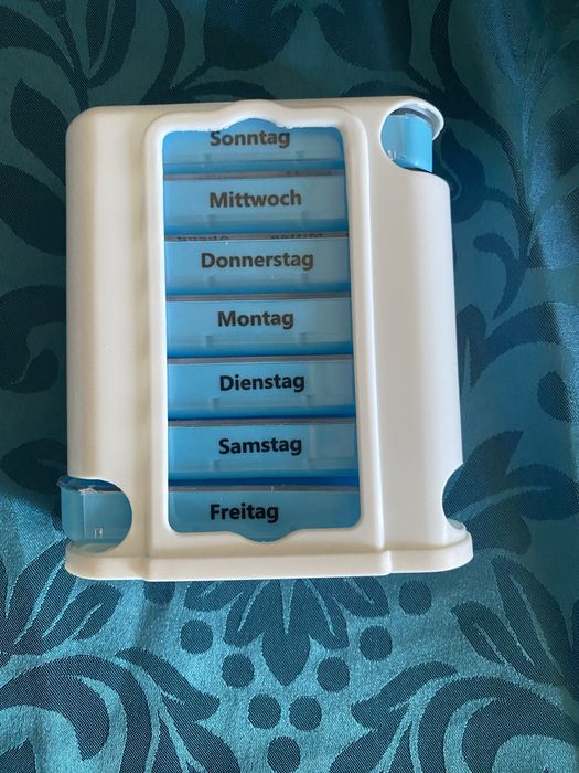 Органайзер таблетница, приспособление для разрезания и измельчения таб