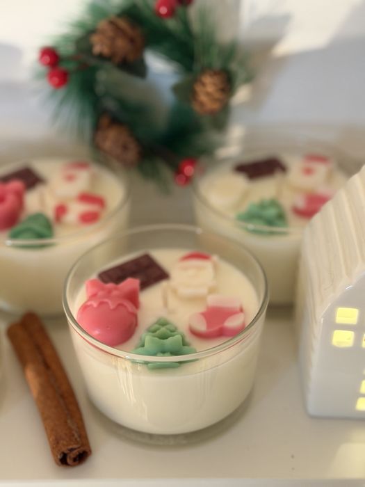 Piękna świeczka sojowa świąteczna