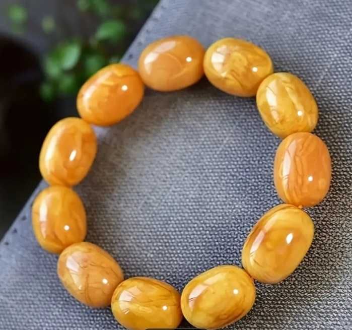 Piękna bransoletka z bursztynu