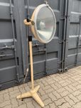Zabytkowa lampa medyczna Famed 1