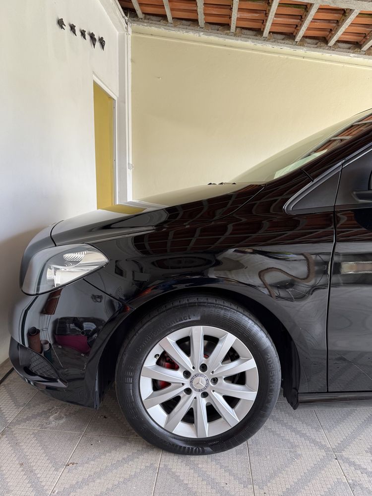 Mercedes-Benz B180