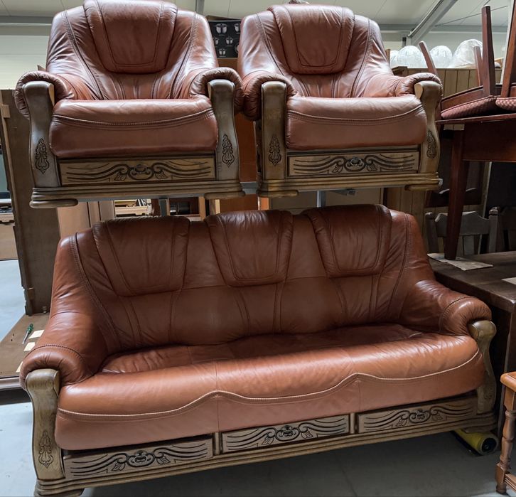 Wypoczynek ze skóry na dębowym stelażu z szufladami 3+1+1