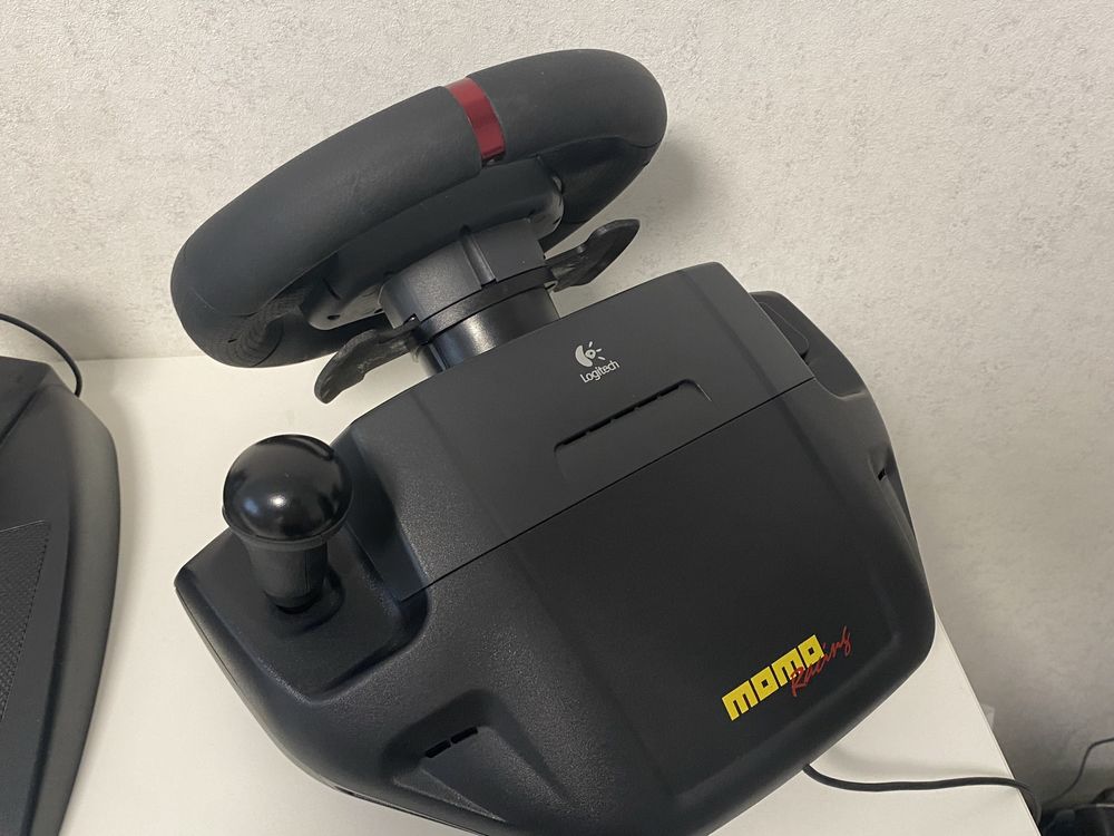 Игровой руль Logitech Momo в идеальном состоянии!