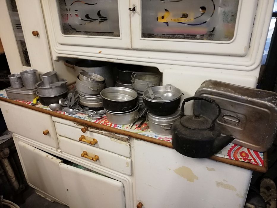 Menażka turystyczna, menażka z uchwytami i pokrywką z sygnaturą