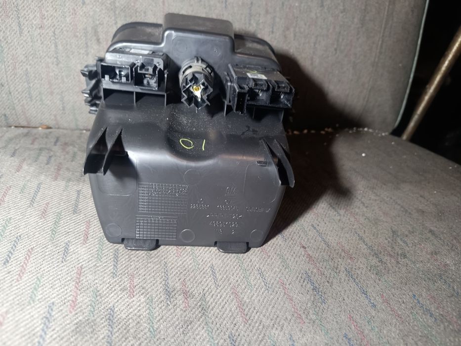 Schowek czytnik karty gniazdo USB Opel Astra J oryg kpl gwarancja
