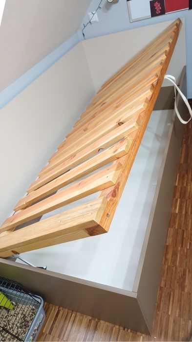 Biurko i łóżko kolor beżowy i malaga