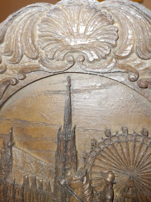 Prato decorativo em madeira talhada