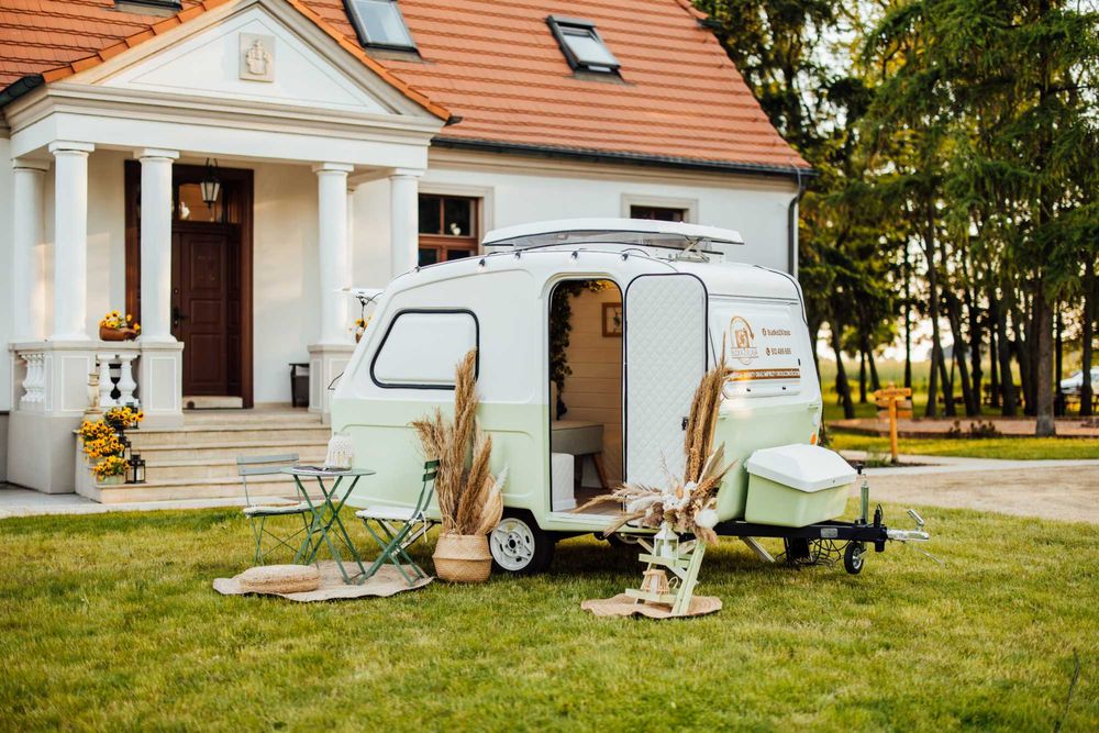 Fotoprzyczepa na twoją uroczystość BAR MOBILNY PROSECCO VAN