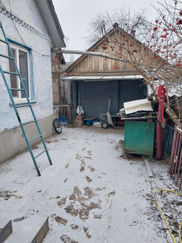 Продається пів дома , ост. Гагаріна ( біля Кварталу)