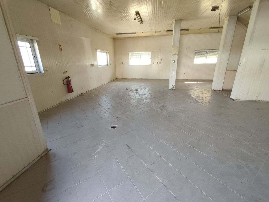 Armazém com 110m2