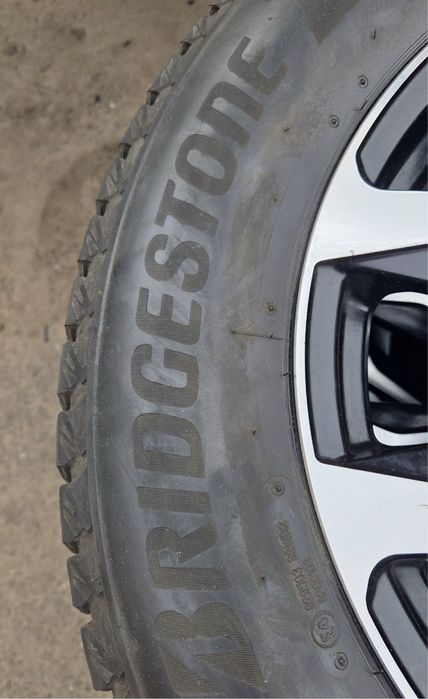 Шини зимові 235/65R18 bridgestone blizzak