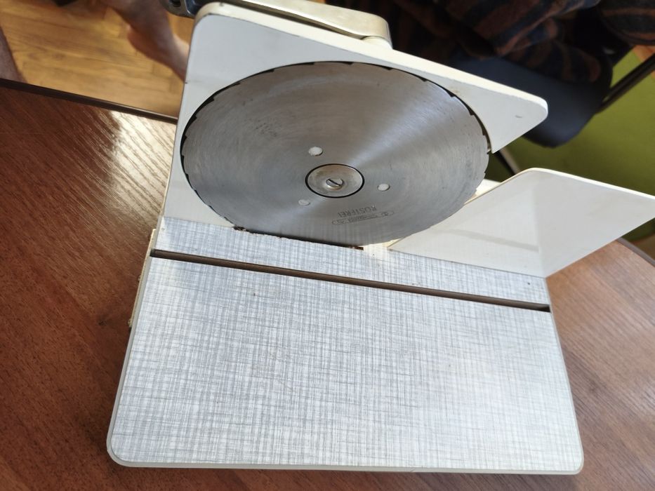 Хліборізка ручна