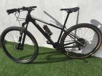 Bicicleta Cube Carbono roda 29