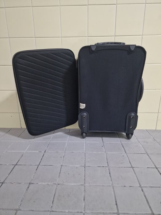 Mala Preta Pequena de Viagem