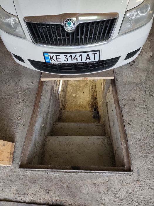 Гараж за швейной фабрикой Шахтерский