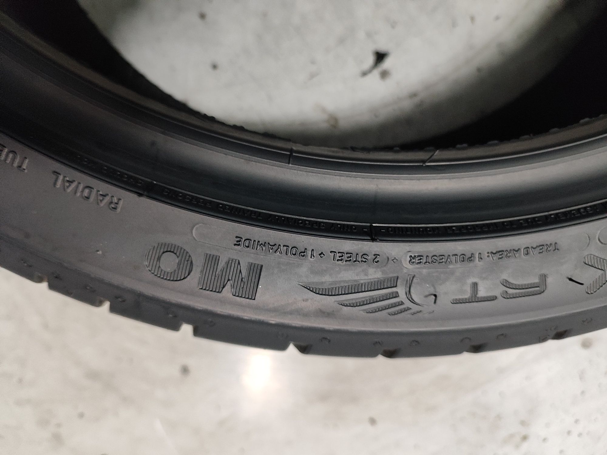 2 pneus semi novos Dunlop 225/40R18 92Y Oferta dos Portes