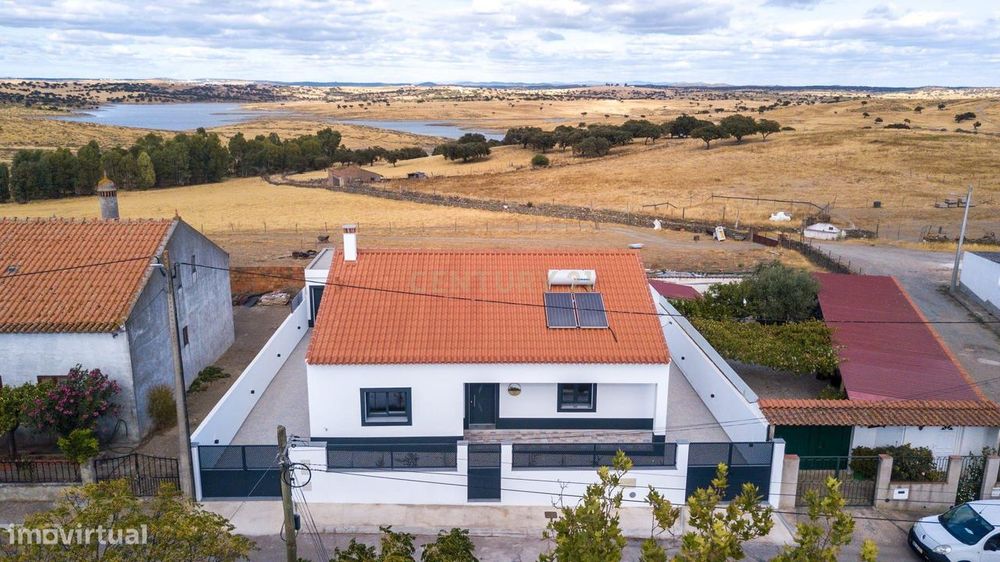 Moradia T3 Térrea com Piscina - Nova