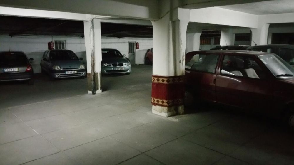 Parqueamento garagem motas e carros