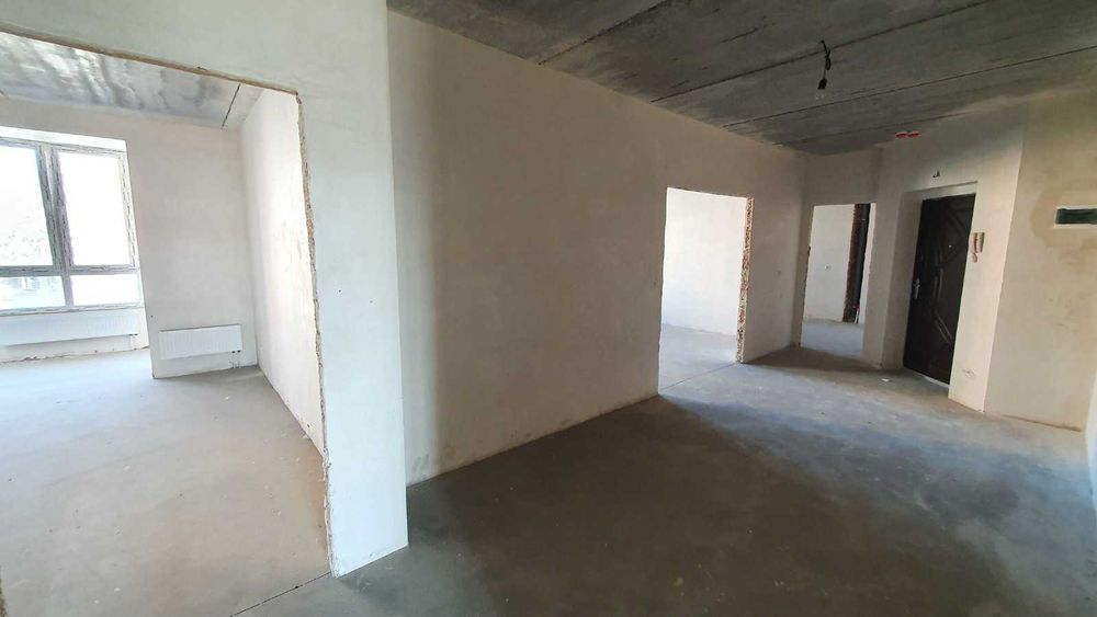 Продам 3 кімнатну квартиру по вул. Зарічанська, повністю зданий Рауш