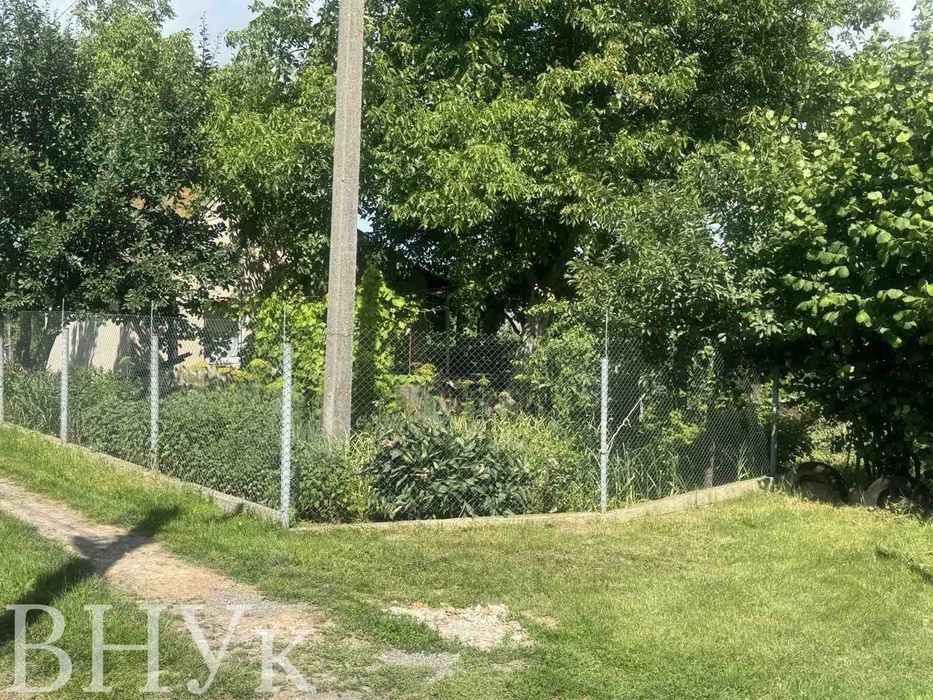 Земельна ділянка в межах Луцька з будинком!