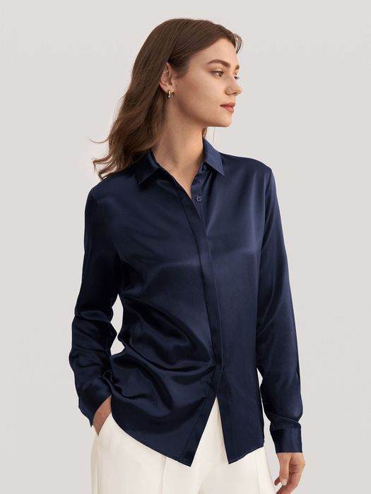 Шовкова темно-синя сорочка