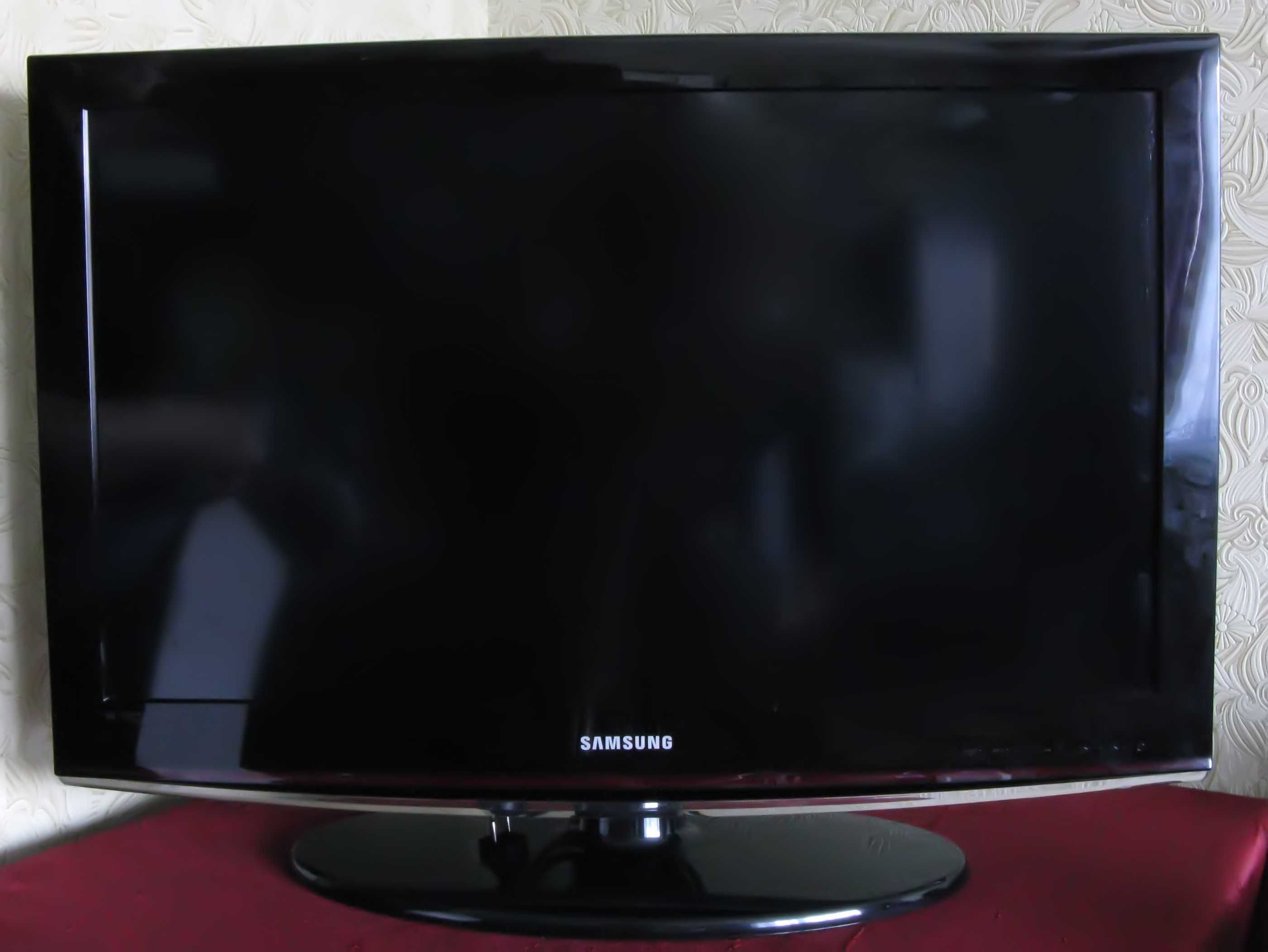 Телевизор ЖК Samsung 32" с тюнером Т2.