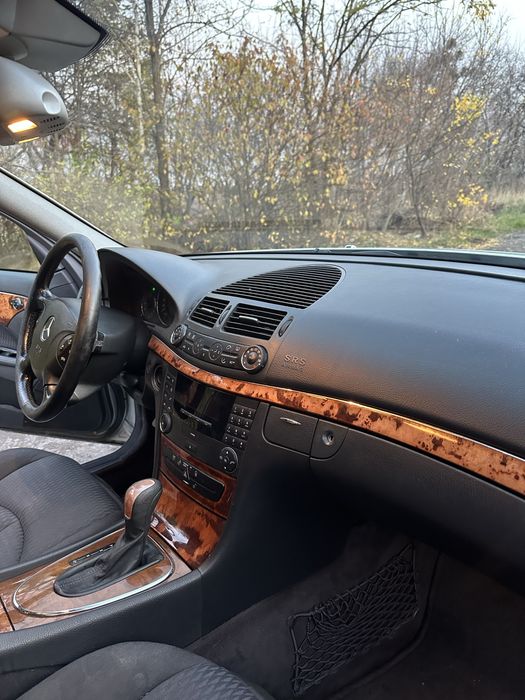 Продам мерс 211 2006 р 2.2 дизель автомат НЕРОЗМИТНЕНА