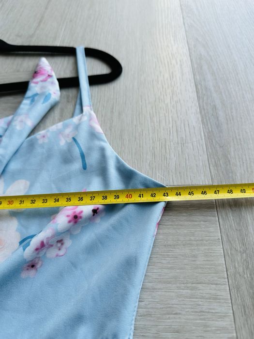 Śliczna niebieska kwiatowa sukienka Pakuten S/M Nowa