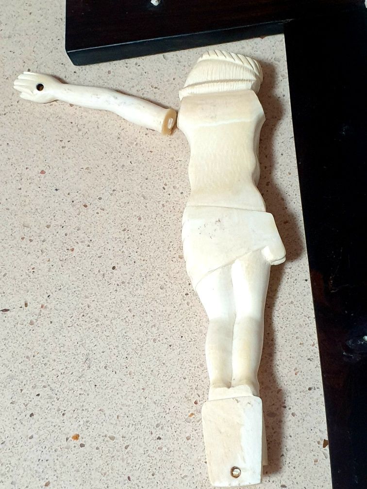 Para restauro: antigo crucifixo com  preciosa escultura de Cristo