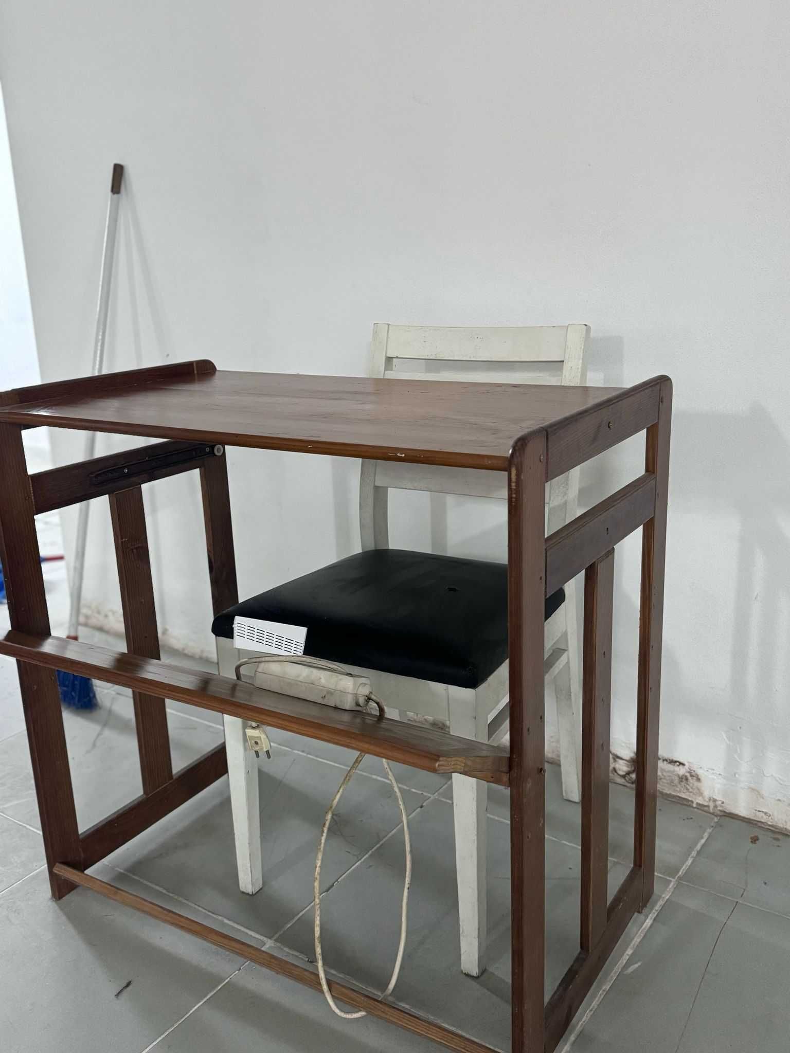 Mesa c/ cadeira de oferta