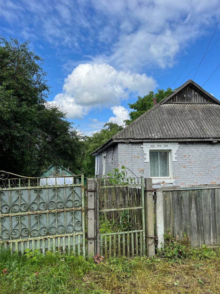 Продаж землі з дачним будинком біля Меджибожа