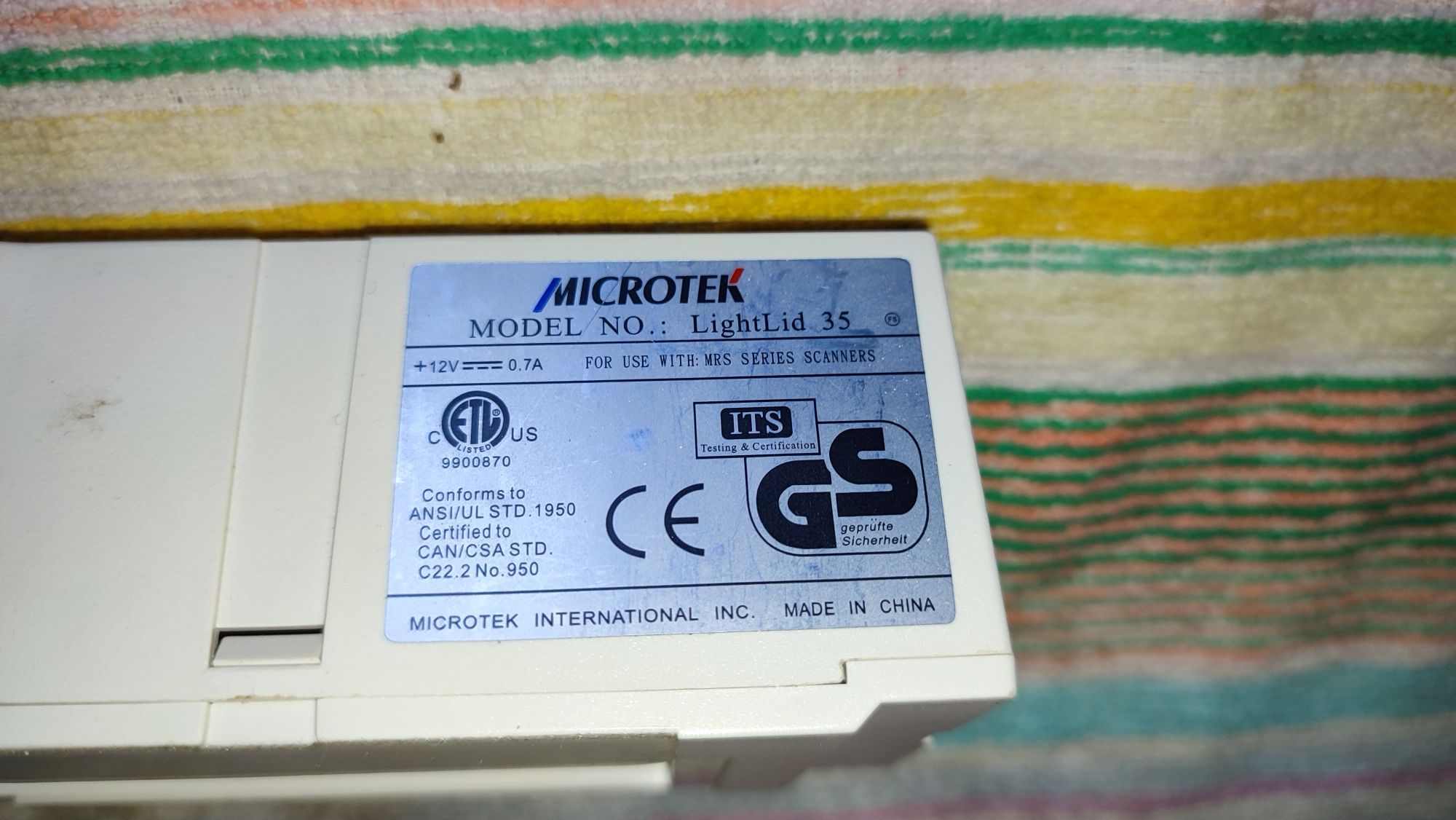 Zabytkowy skaner Microtek LightLid 35