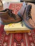 Botas de rapaz Geox, cano médio. Cor castanha. Couro.
