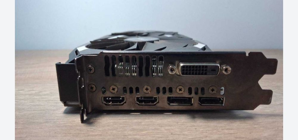 ASUS Dual Radeon RX 580 4GB GDDR5
Потужна відеокарта середнього класу,