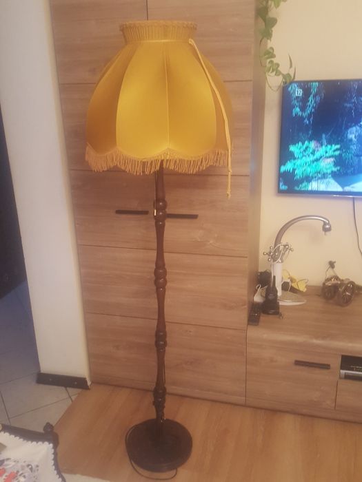 Lampa stojąca podłogowa