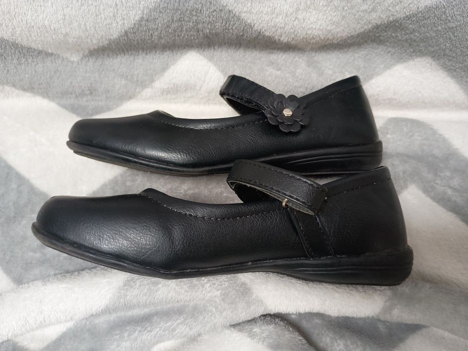 Buty dziewczęce r. 31 czarne balerinki