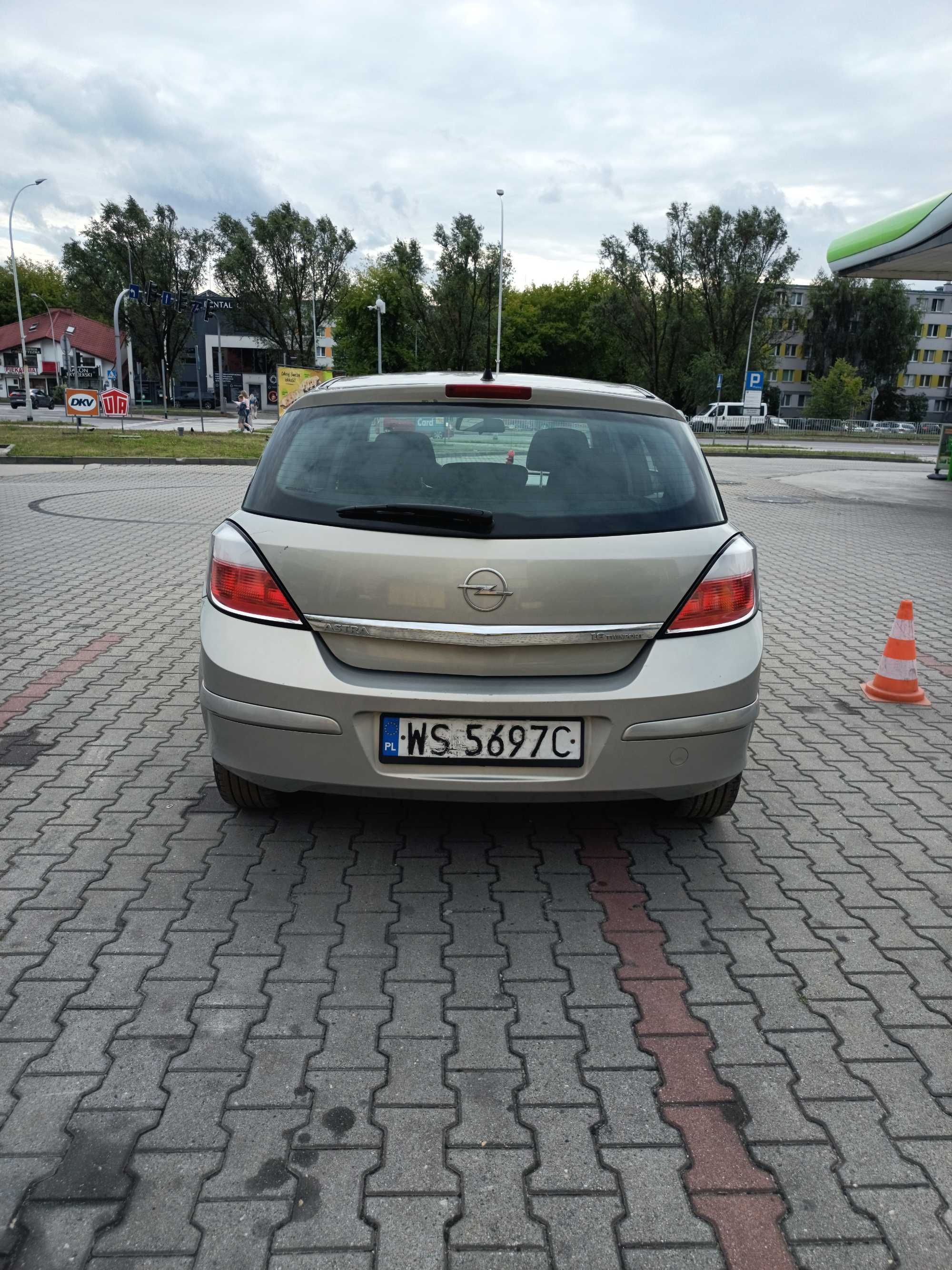 Opel Astra H 1.6 Benzyna