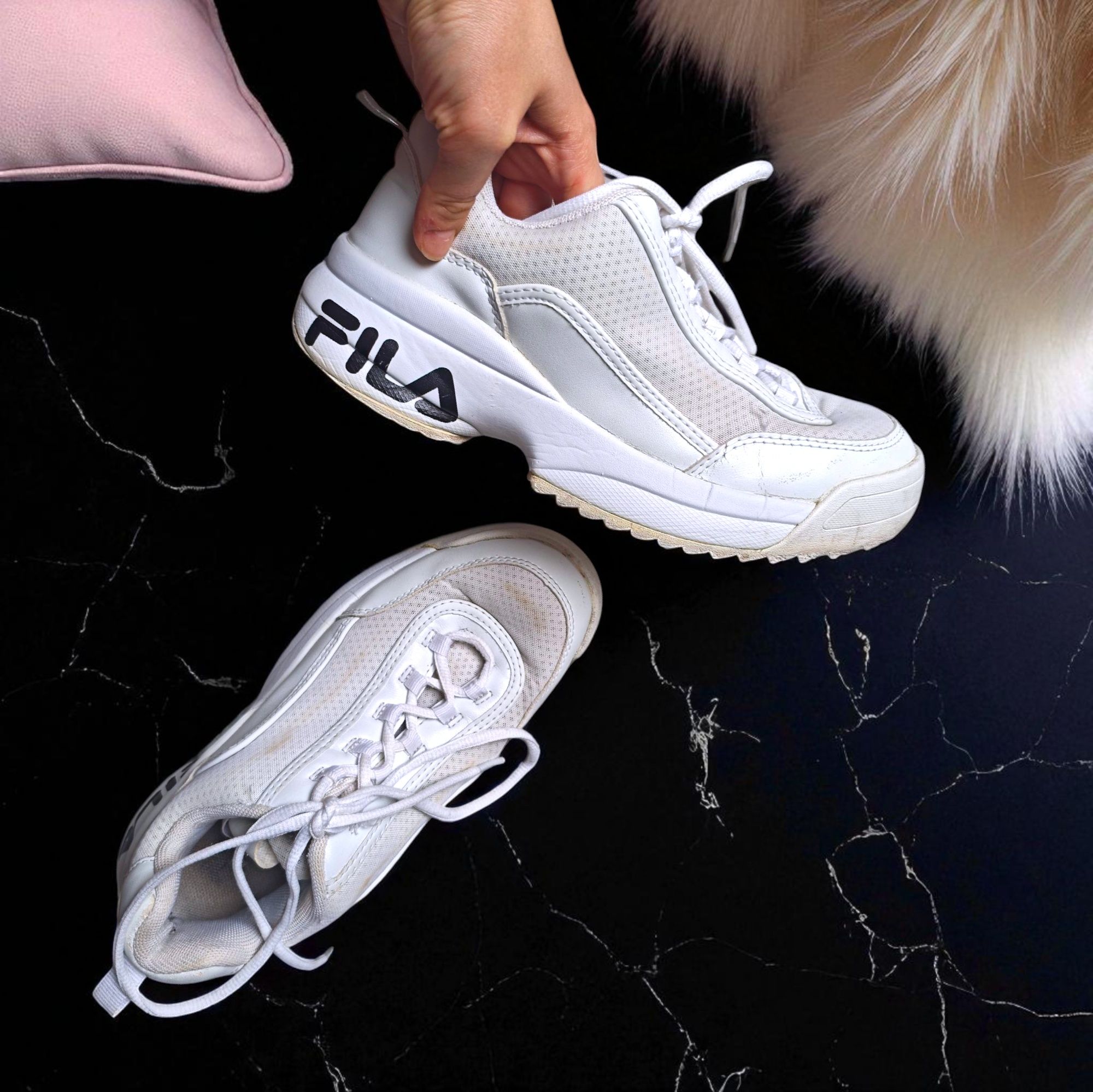 Kultowe sneakersy damskie Fila sportowe białe sznurowane