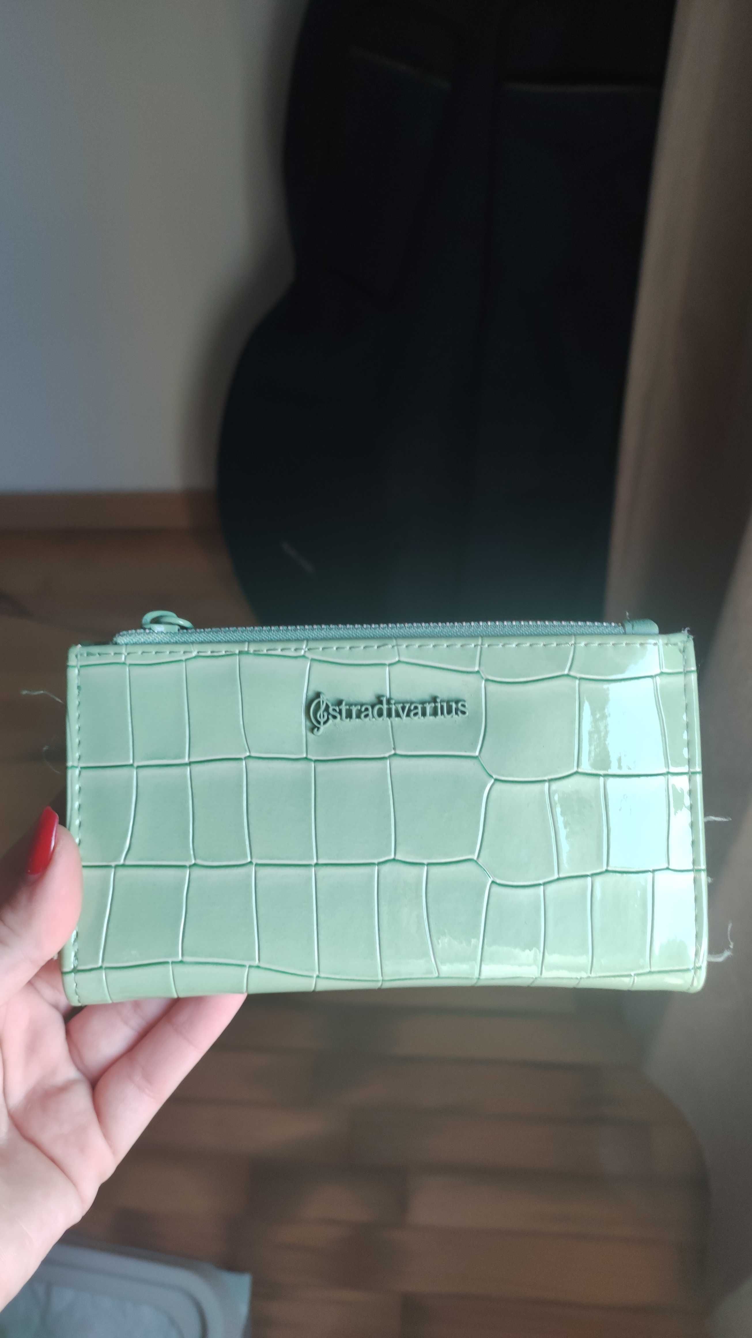 Carteira Stradivarius verde água