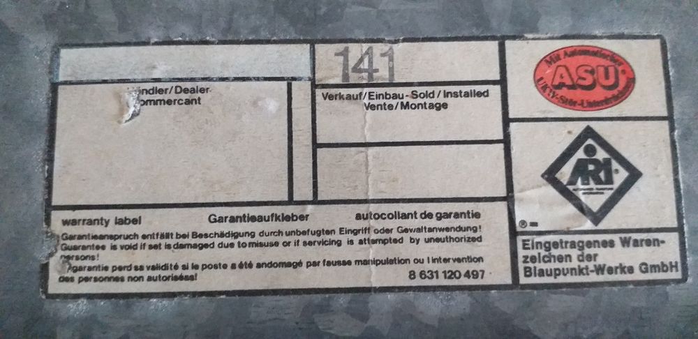 BLAUPUNKT - Zabytkowy  Radioodtwarzacz  Samochodowy