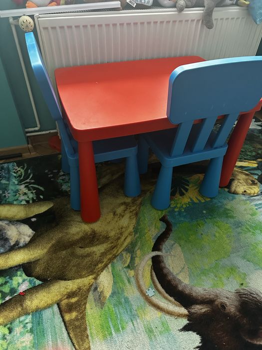 Zestaw stolik plus 2 krzeselka Ikea