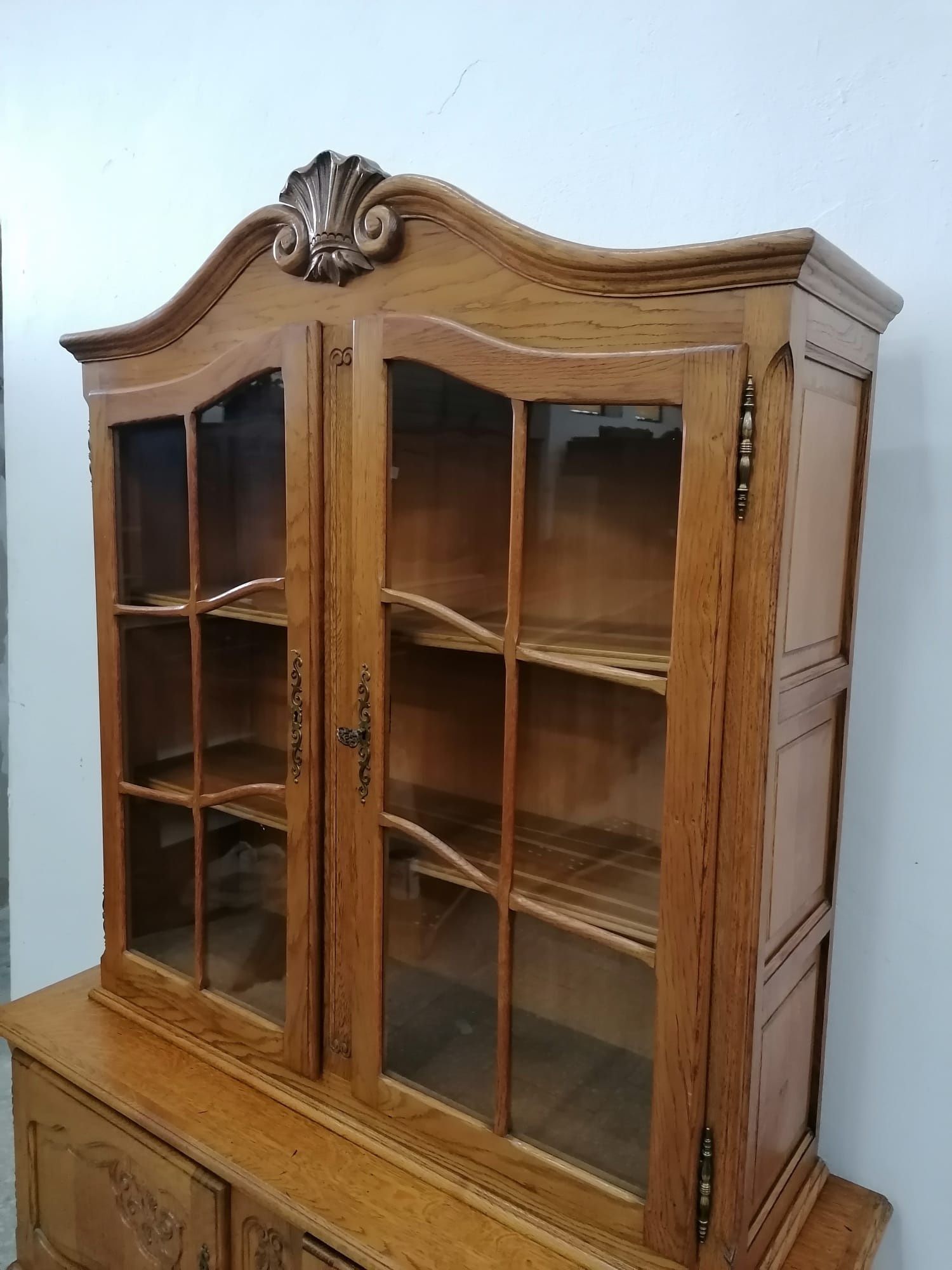 Ładna francuska witryna Ludwikowska Biblioteczka /