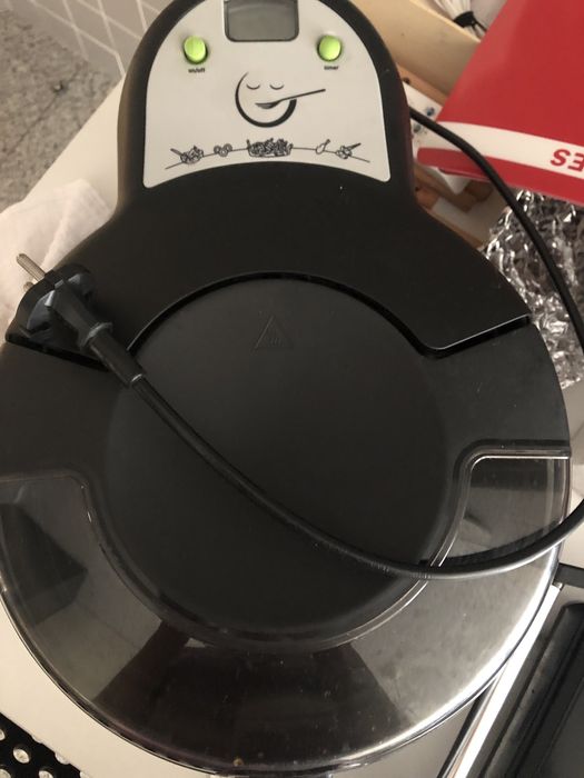 Tefal Fritadeira sem oleo Actifry e caixa para massa Tupperware