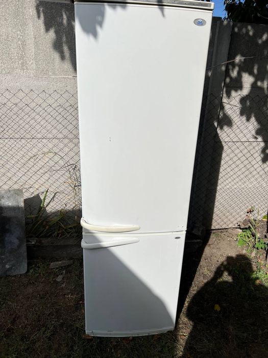 Продам Холодильник Атлант